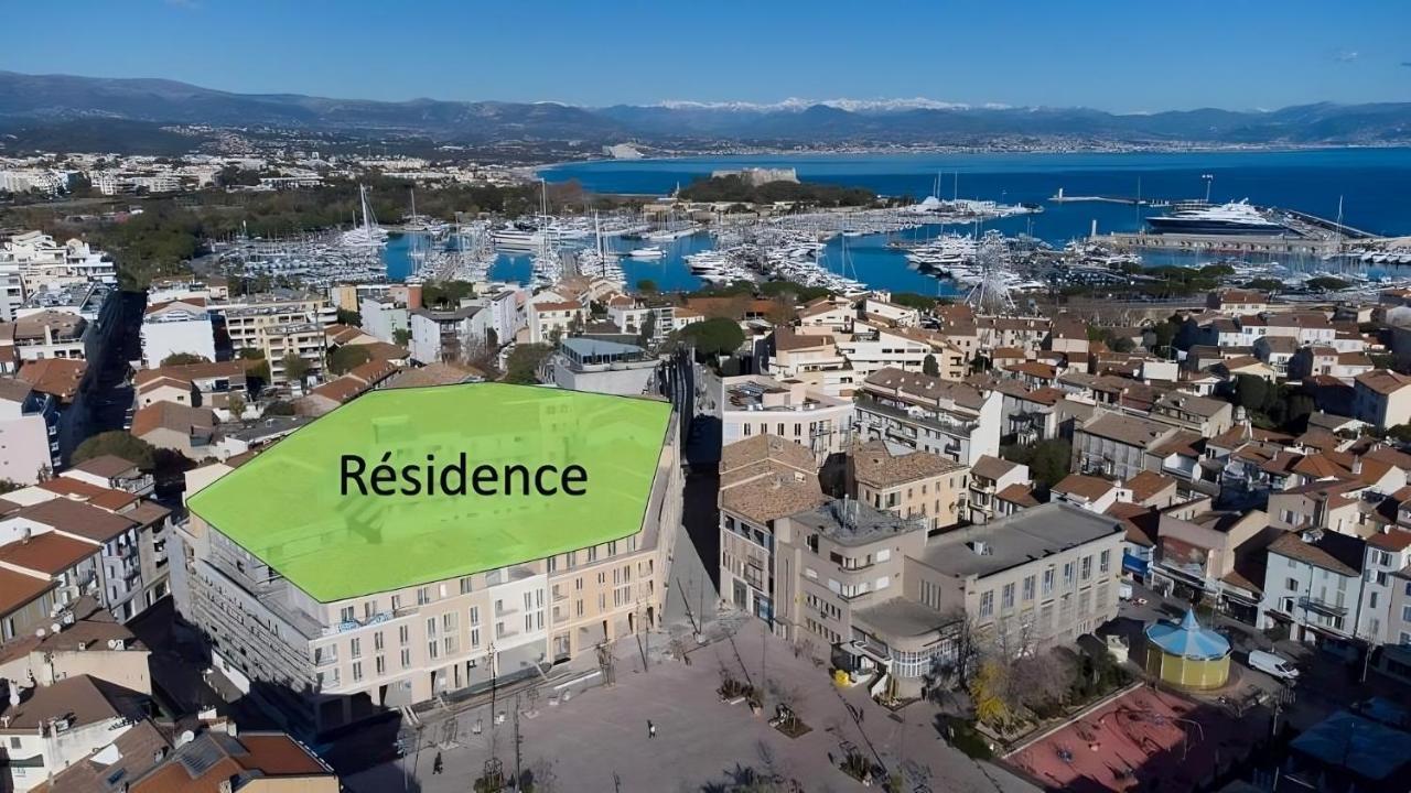 Vieil Beachside Apartment: Brand New With Parking