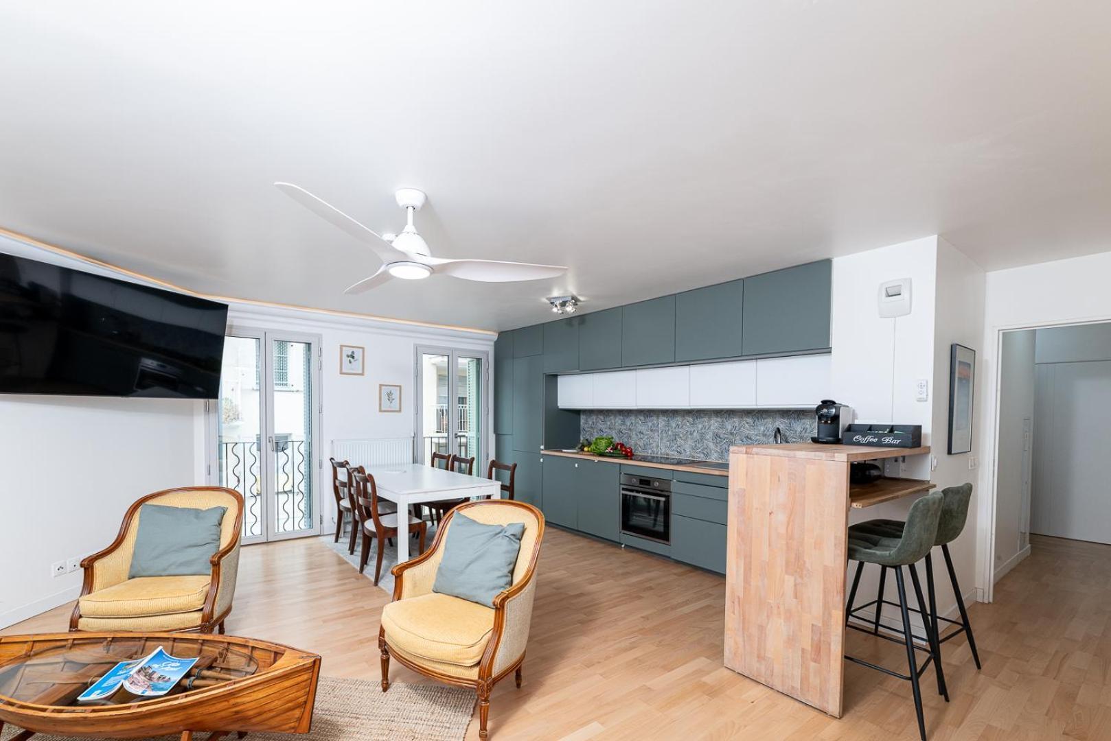 Vieil Beachside Apartment: Brand New With Parking Antibes